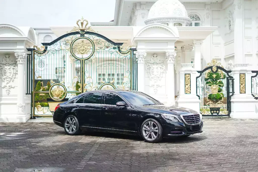 Mercedes-Benz S400 luxury sedan for Bali VIP airport transfers