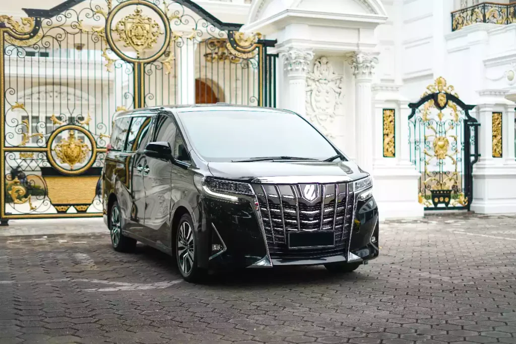 Black Toyota Alphard facelift used for Bali VIP airport transfers