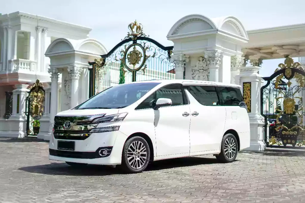 White Toyota Vellfire for Bali airport group transfers